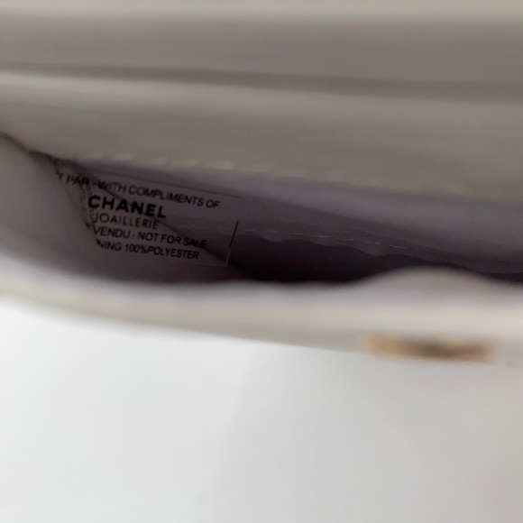 CHANEL Limited Edition Coco White Crossbody/Phone Case/Card holder NEW FREE gift - Picture 7 of 12